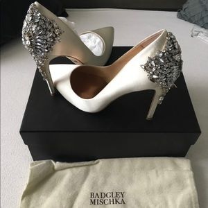 Badgley Mischka Pumps